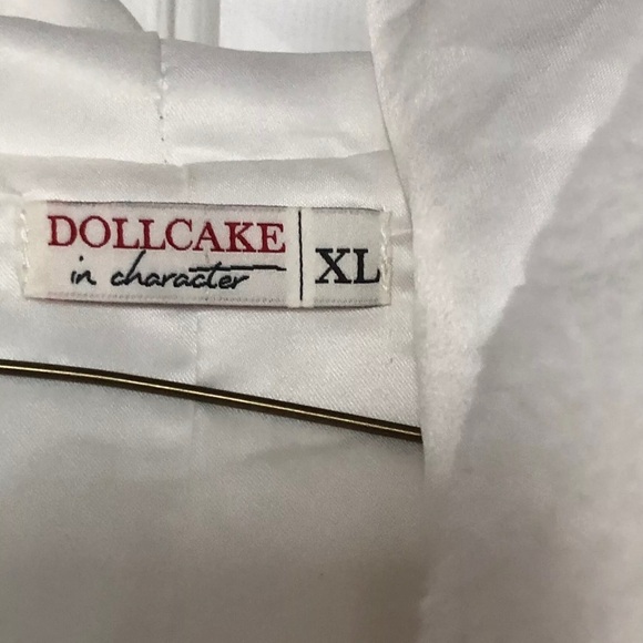 DOLLCAKE in Character Cloak Hooded White Faux Fur Cape Size XL - Picture 8 of 15